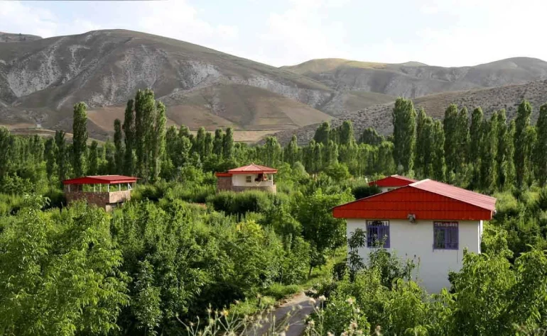 بهترین زمان رفتن به روستای ارنگه استان البرز