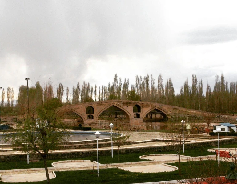 راهنمای سفر به زنجان؛ شهر چاقوهای معروف 45 لیست جاهای دیدنی زنجان- پل میر بهاءالدین