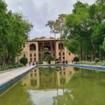 کاخ باکینگهام لندن؛ سفر به قلب تاریخ و سلطنت انگلستان 66 کاخ هشت بهشت اصفهان؛ شاهکار گمشدهای که هرگز قدیمی نمیشود