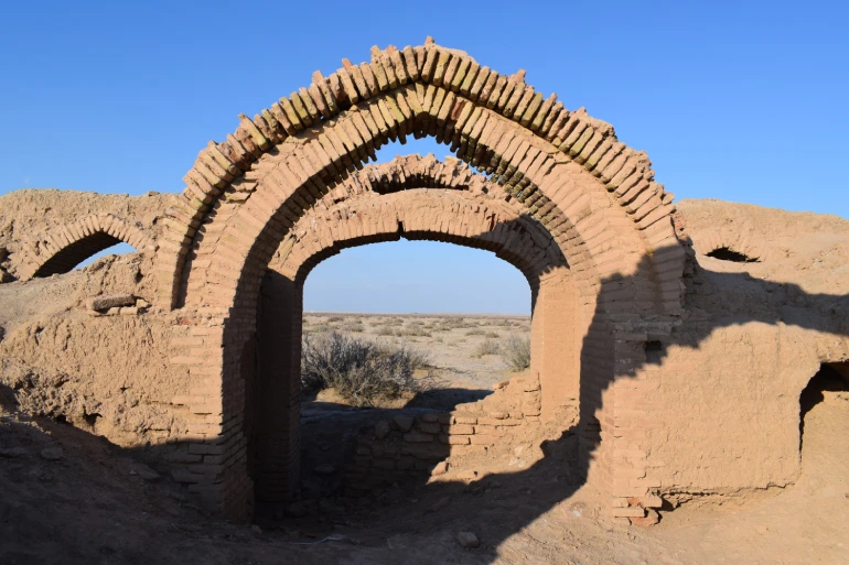 نقشه و معماری کاروانسرای دیر گچین