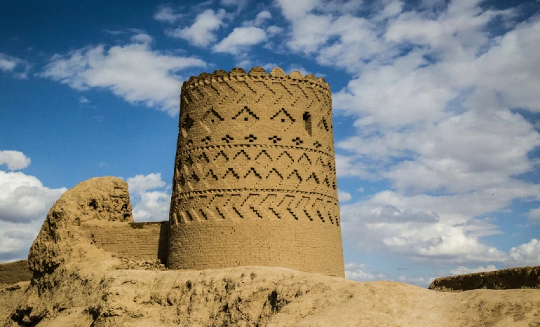 کاروانسرا و برج ارجنان