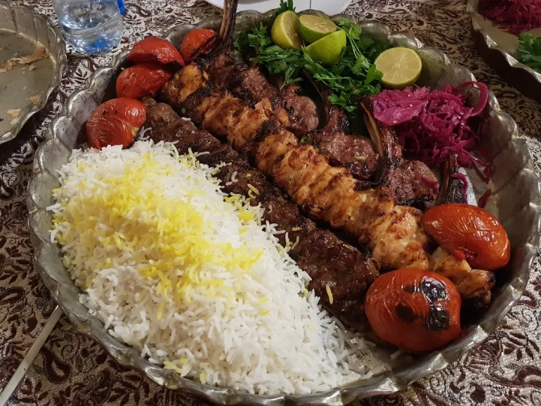 بهترین کافه های شیراز؛ کافهگردی در شهر عشاق ایران 39 بهترین کافه های شیراز