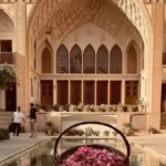 دیدنیهای کاشان در فصل گلابگیری