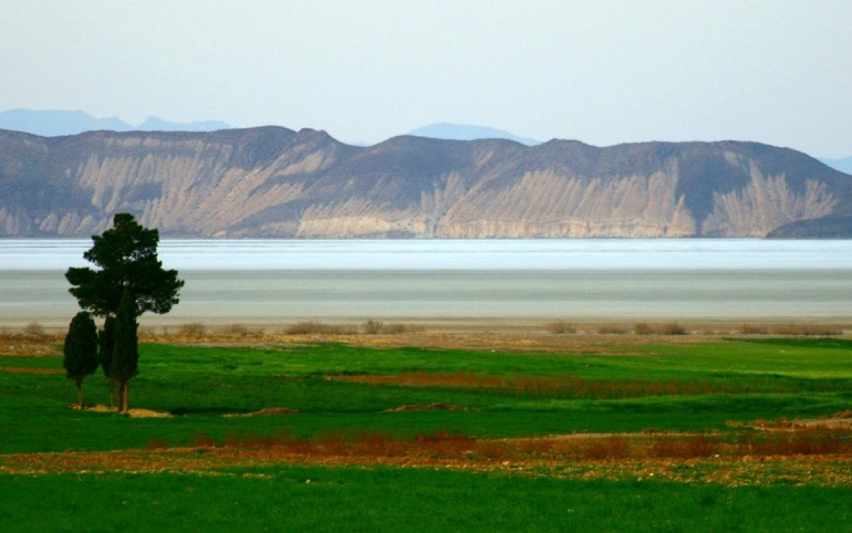 بهشت گمشده شیراز؛ طبیعتی محصور در دل کوهستان 49 دریاچه بختگان