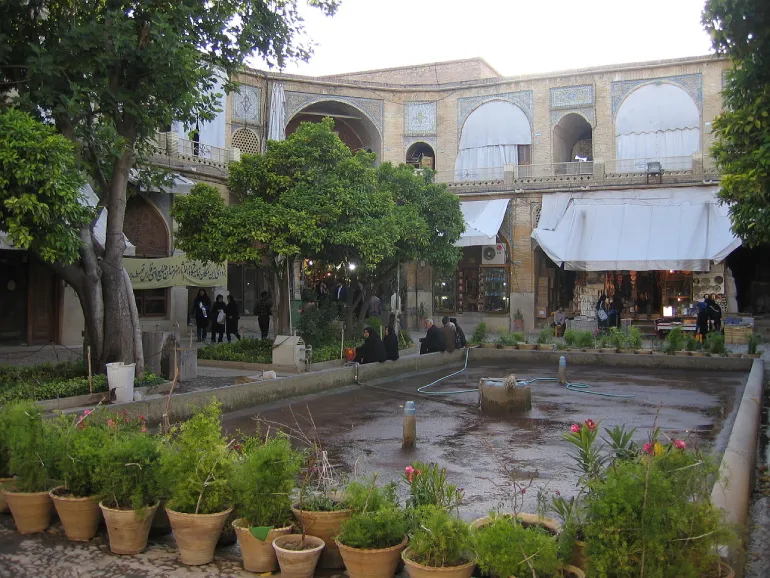 سرای مشیر شیراز؛ حیاطخلوت خیال در دل بازار 18 نقشه و معماری سرای مشیر