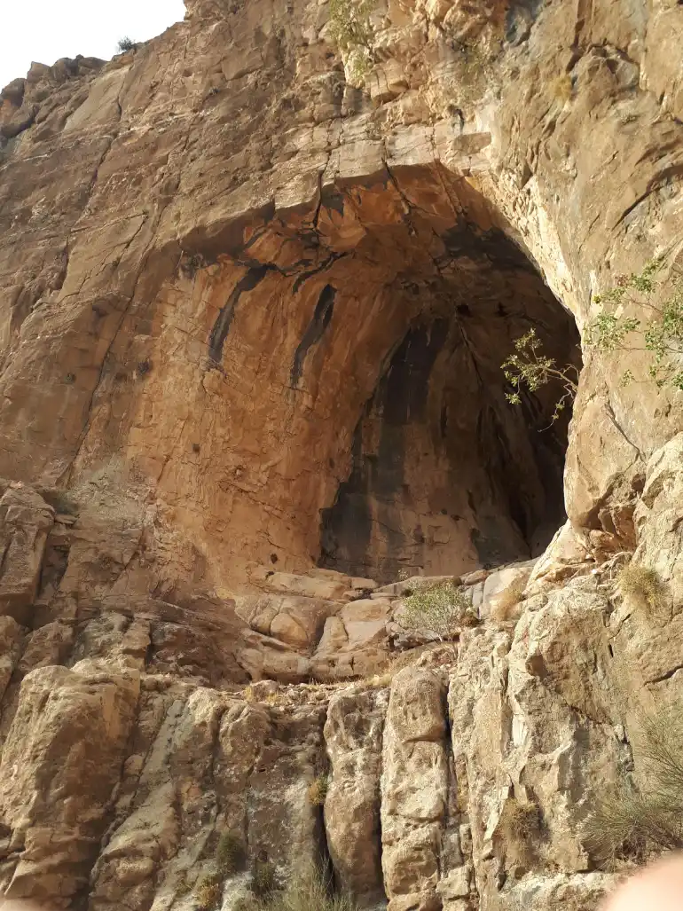 راهنمای سفر به مرودشت؛ میراثدار تاریخ باشکوه ایران 38 غار اشکفت گاوی مرودشت