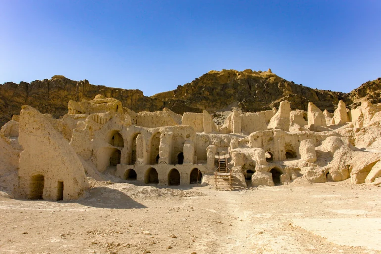 کوه خواجه سیستان و بلوچستان؛ تنها کوه جزیرهای ایران 20 - قلعه کافرون و کک کهزاد