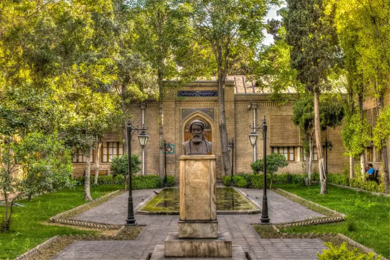 عمارت کلاه فرنگی تهران؛ عمارتی که ورود به آن ممنوع است. 26 باغ موزه نگارستان