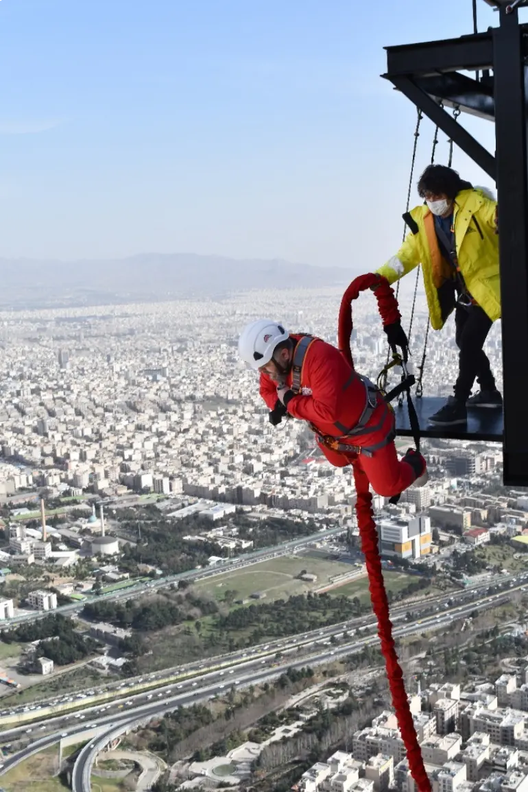 بانجی جامپینگ برج میلاد