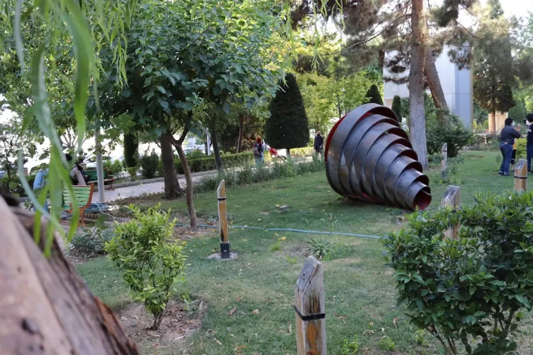 عمارت کلاه فرنگی تهران؛ عمارتی که ورود به آن ممنوع است. 22 جاهای دیدنی نزدیک به عمارت کلاه فرنگی تهران