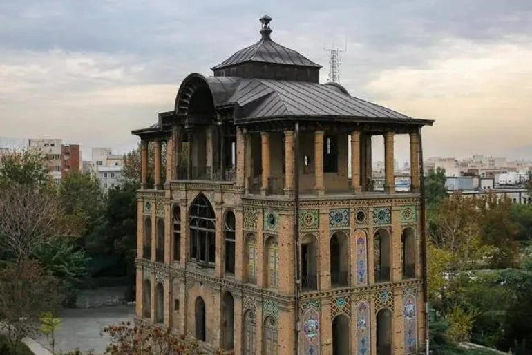 عمارت کلاه فرنگی تهران؛ عمارتی که ورود به آن ممنوع است. 10 بهترین زمان بازدید از عمارت کلاه فرنگی تهران