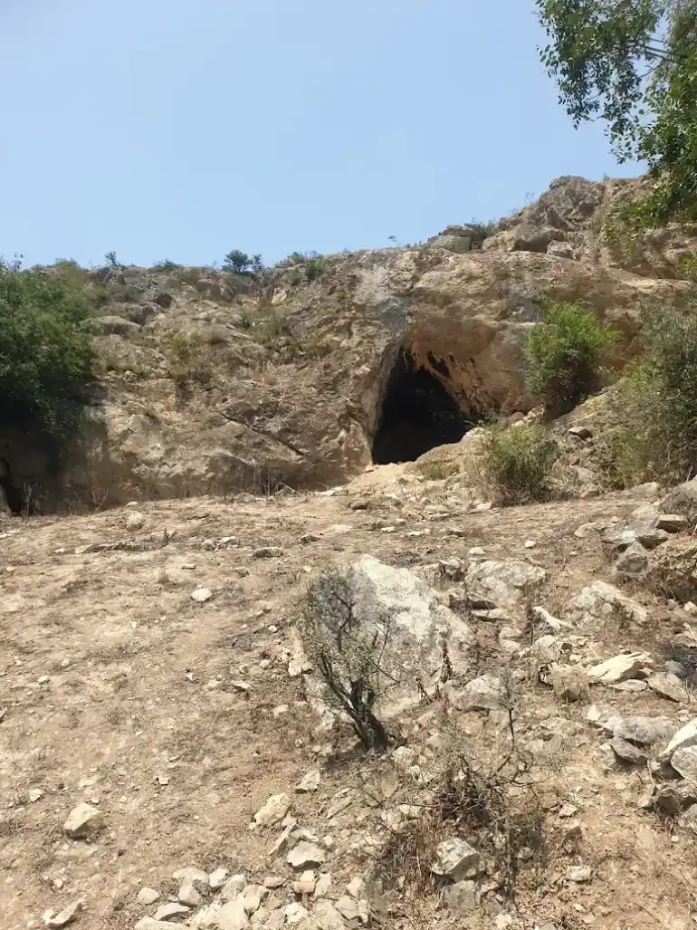 غار زنگیان