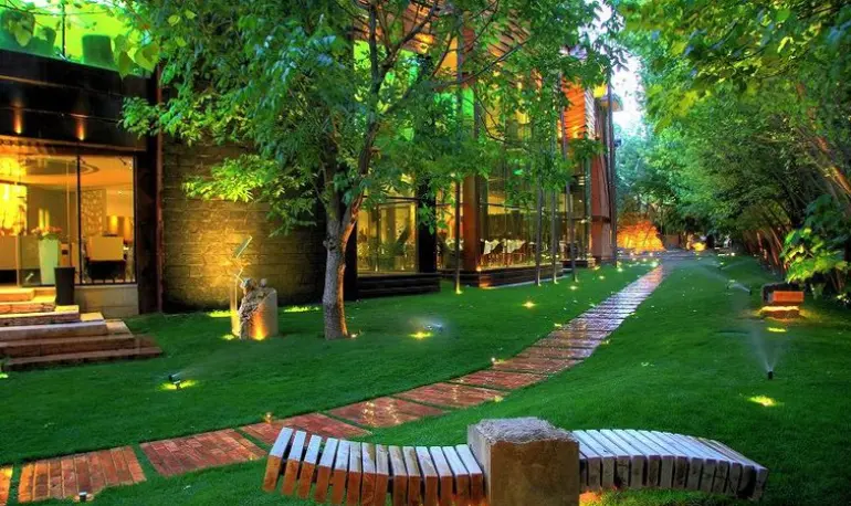 مکان های لاکچری شیراز، تلفیق تاریخ و تجمل 46 رستوران سنتی باغ راز
