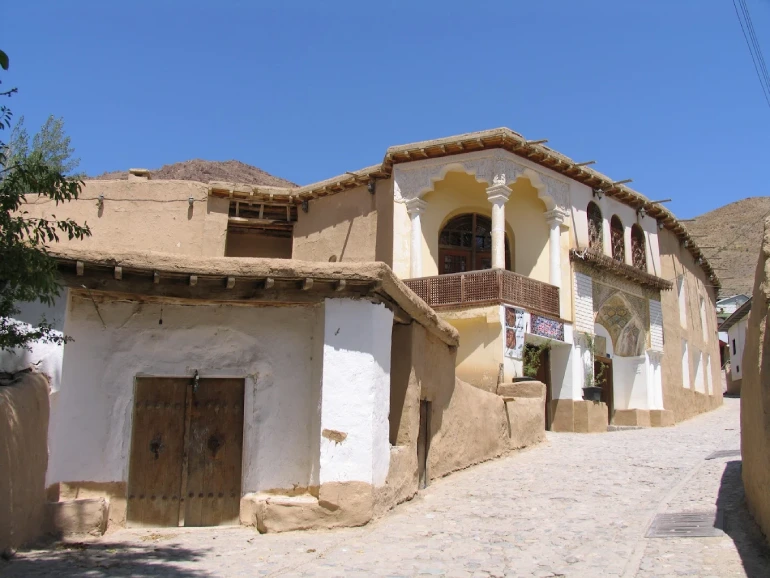 خانه نیما یوشیج کجاست؟