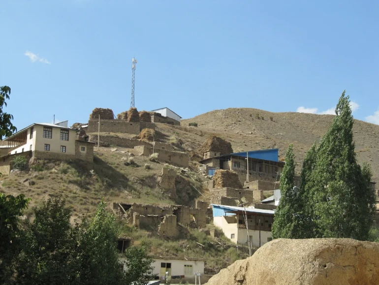 مسیر رفتن به خانه نیما یوشیج