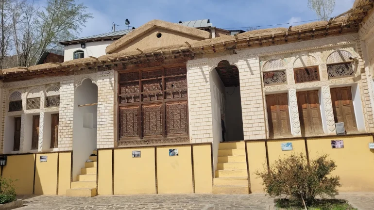 امکانات رفاهی خانه نیما یوشیج