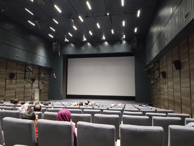 بهترین سینماهای تهران؛ معرفی بیش از 20 سینما در سراسر پایتخت 14 پردیس سینمایی چارسو