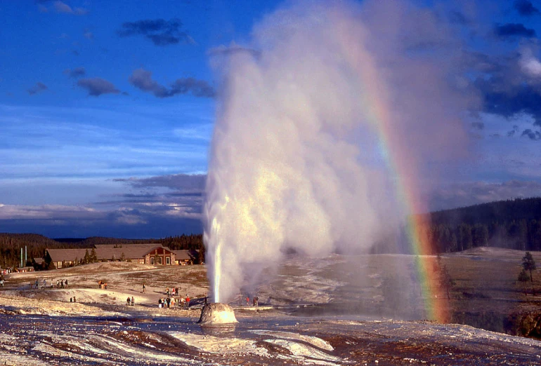راهنمای سفر به ایسلند؛ سرزمین شفقهای قطبی و تالابهای یخی 35 آبفشانهای طبیعی (Geysers)