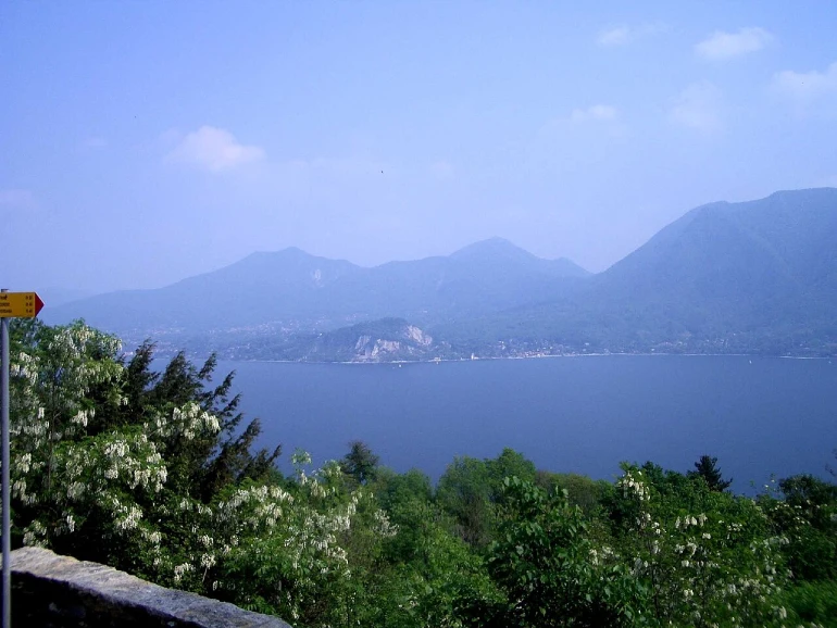 جاهای دیدنی ایتالیا؛ کشوری پر از شگفتیهای هنری 9 دریاچه ماجوره (Lake Maggiore)
