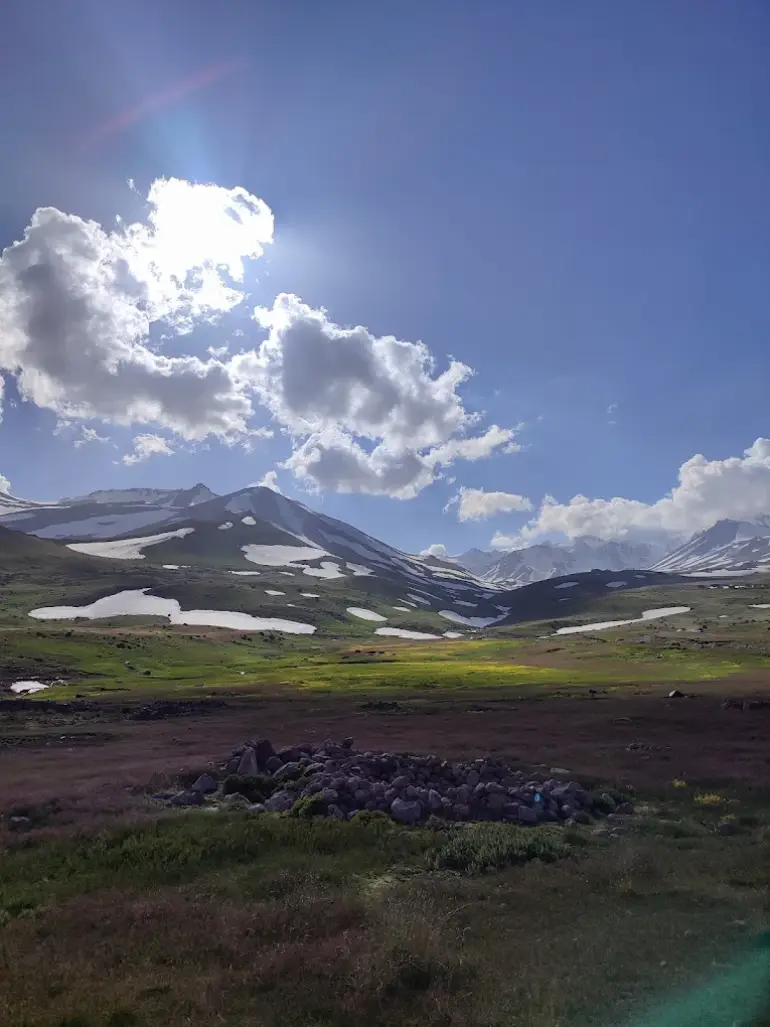بهترین جاهای دیدنی سرعین؛ از جاذبههای طبیعی و تاریخی تا چشمههای آبگرم 13 روستای آلوارس