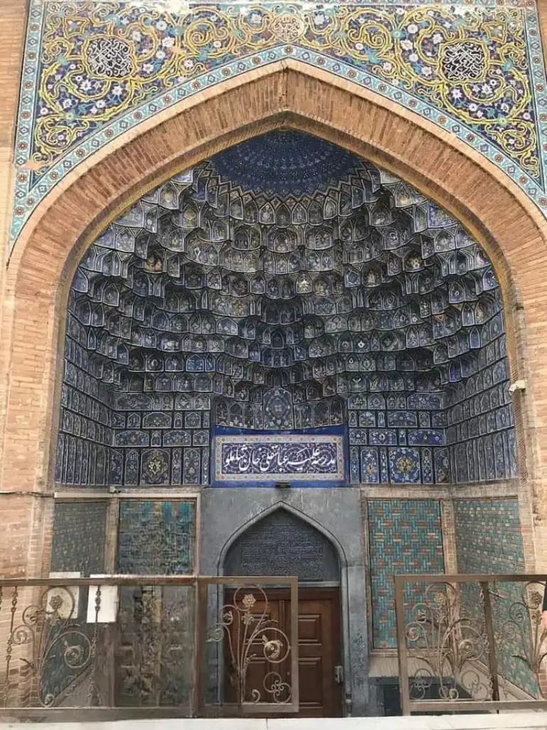 جاهای دیدنی مشهد نزدیک حرم امام رضا؛ کشف گنجینههای پنهان در دل شهر 16 مدرسه عباسقلی خان