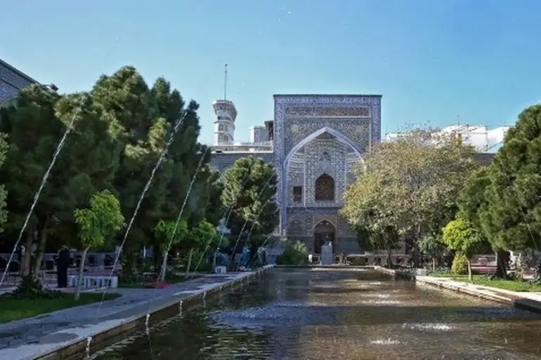 جاهای دیدنی مشهد نزدیک حرم امام رضا؛ کشف گنجینههای پنهان در دل شهر 28 مدرسه میرزا جعفر