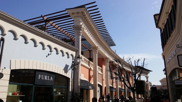 جاهای دیدنی ایتالیا؛ کشوری پر از شگفتیهای هنری 89 مرکز خرید کستل رومانو (Castel Romano Designer Outlet, Rome)