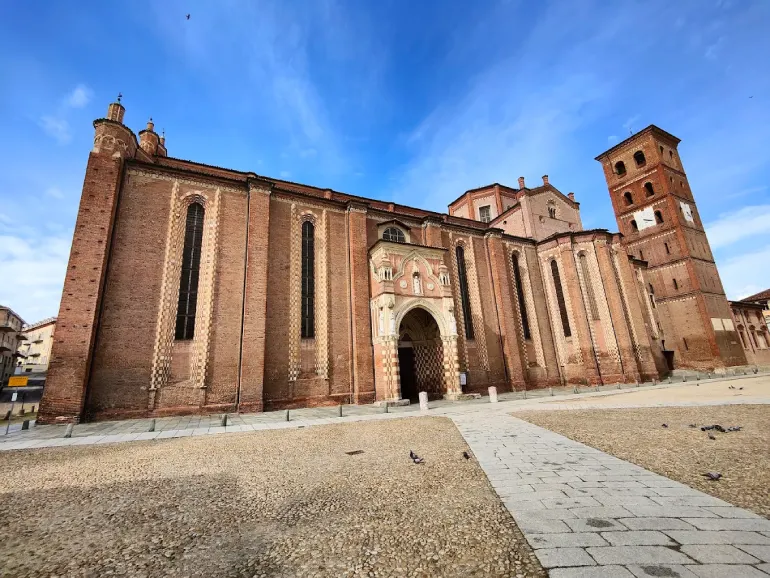 جاهای دیدنی ایتالیا؛ کشوری پر از شگفتیهای هنری 49 کلیسای جامع آستی (Asti Cathedral)