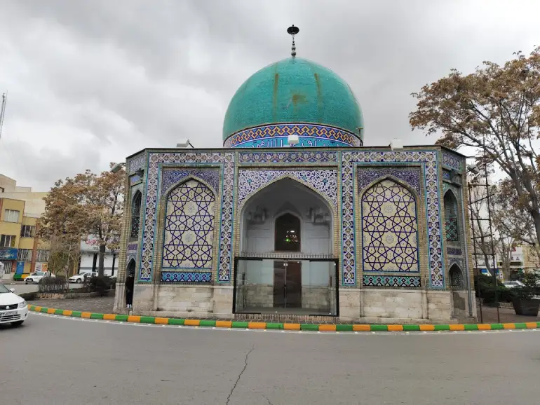 جاهای دیدنی مشهد نزدیک حرم امام رضا؛ کشف گنجینههای پنهان در دل شهر 18 گنبد سبز مشهد