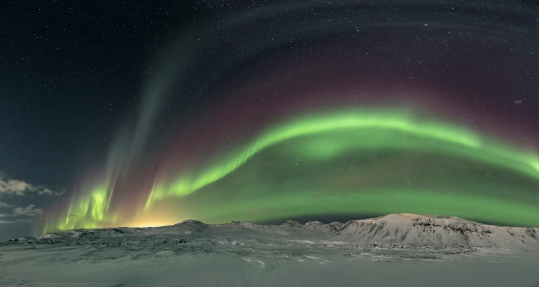 چرا شفق قطبی دائما در حرکت است؟