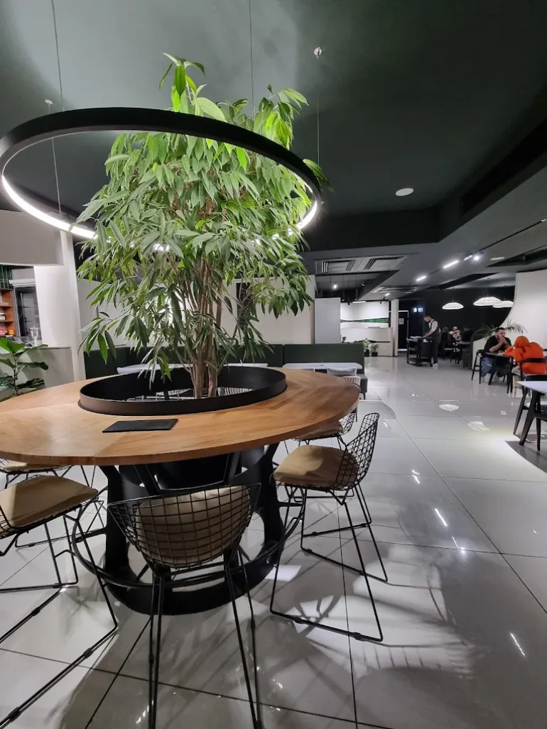 کافه رستوران فلای لانژ