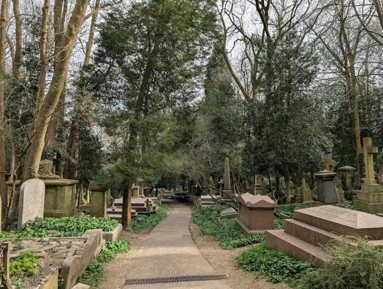گورستان هایگیت (Highgate Cemetery)