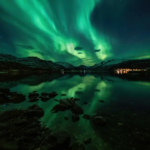 30 تا از محبوب ترین جاهای دیدنی دنیا که باید آنها را بشناسید. 27 شفق قطبی؛ پدیده شگفتآور آسمانی