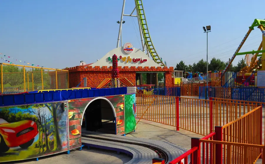 جاهای دیدنی تهران برای کودکان؛ سفری شاد و پر از کشف و یادگیری 20 سرزمین شگفت_انگیز دریاچه چیتگر