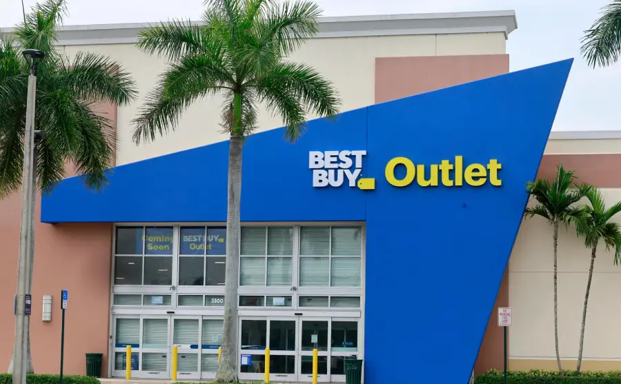 اوت لت چیست؟| راهنمای جامع خرید از فروشگاههای اوت لت 4 اوت لت