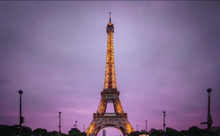30 تا از محبوب ترین جاهای دیدنی دنیا که باید آنها را بشناسید. 34 برج ایفل