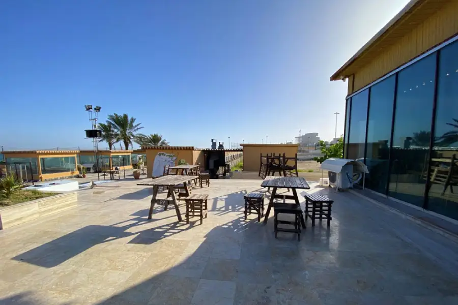 20 تا از بهترین رستوران های قشم؛ برای عاشقان غذاهای دریایی و محلی 1 بهترین رستوران های قشم