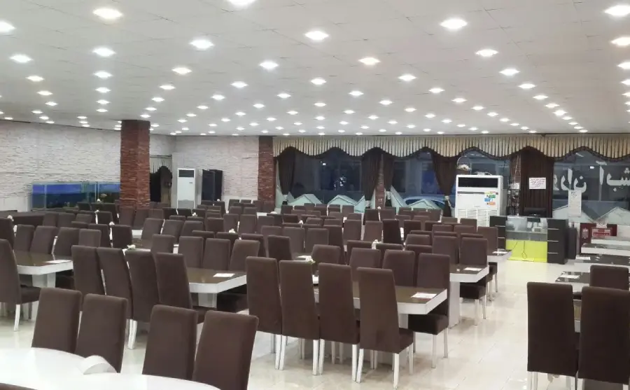 20 تا از بهترین رستوران های قشم؛ برای عاشقان غذاهای دریایی و محلی 23 رستوران آبشار قشم