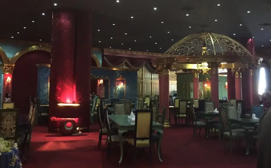 20 تا از بهترین رستوران های قشم؛ برای عاشقان غذاهای دریایی و محلی 31 رستوران امیران قشم