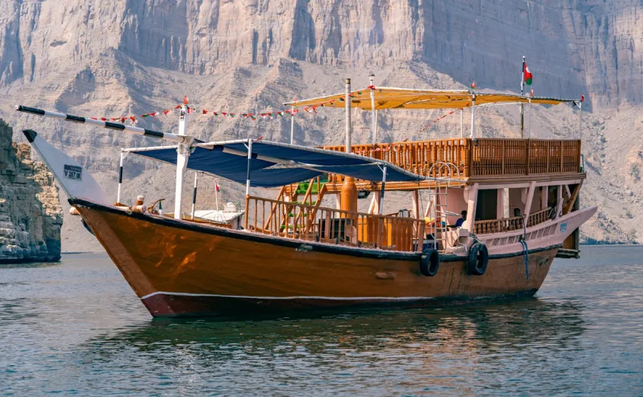 راهنمای سفر به مسقط؛ مرز بین سنت و مدرنیته در عمان 53 کشتی سنتی