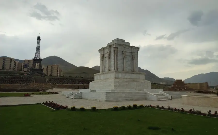 معرفی مینی ورلد ملایر