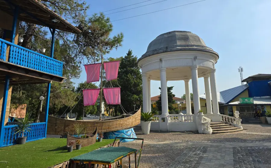 راهنمای سفر به بندر انزلی، هر آنچه باید قبل از سفر به بندر انزلی بدانید 32 حافظیه انزلی