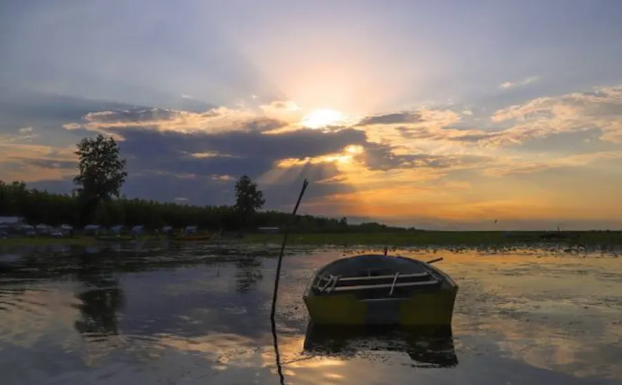 راهنمای سفر به بندر انزلی، هر آنچه باید قبل از سفر به بندر انزلی بدانید 24 تالاب انزلی