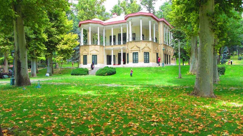 کاخ نیاوران از فهرست موزه های تهران