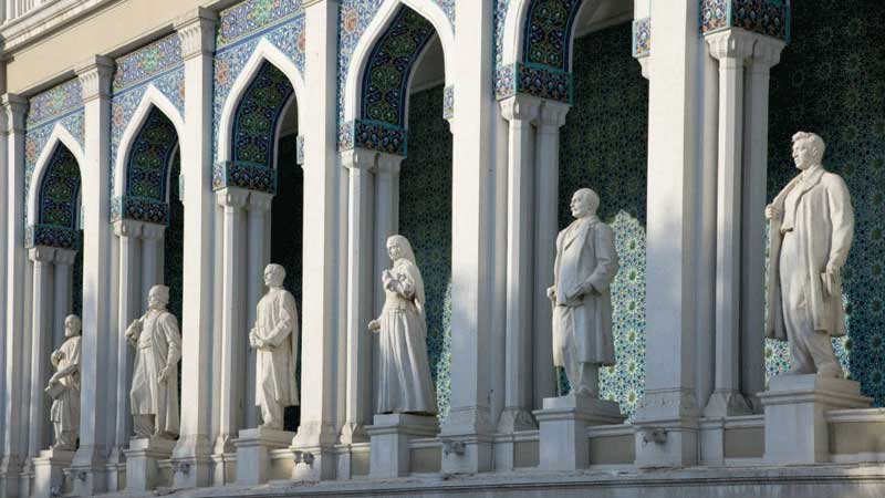 موزه ادبی نظامی - جاذبه های تاریخی آذربایجان