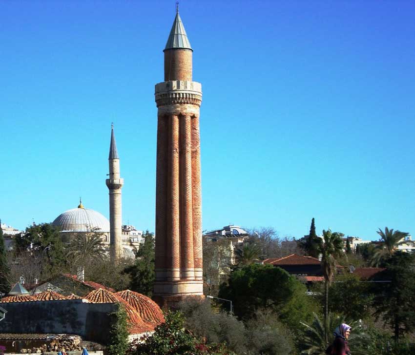 مسجد ییولی مناره