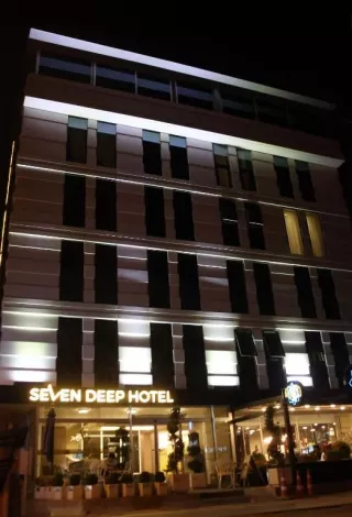 Hotel Seven Deep Hotel