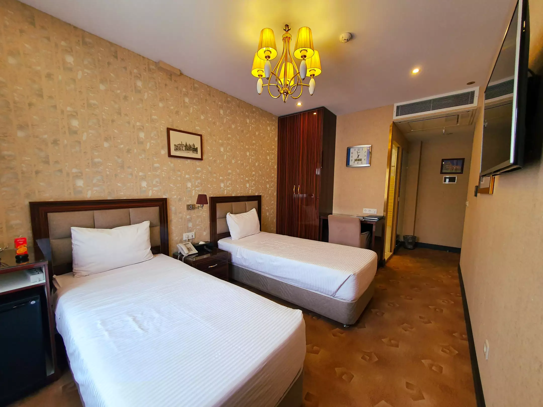 https://cdn.alibaba.ir/ostorage/hotel-accommodation-images/67051499666674792fccc2c7_2023-07-16-7ce38faa-297c-4527-982f-121fa61f936f.webp