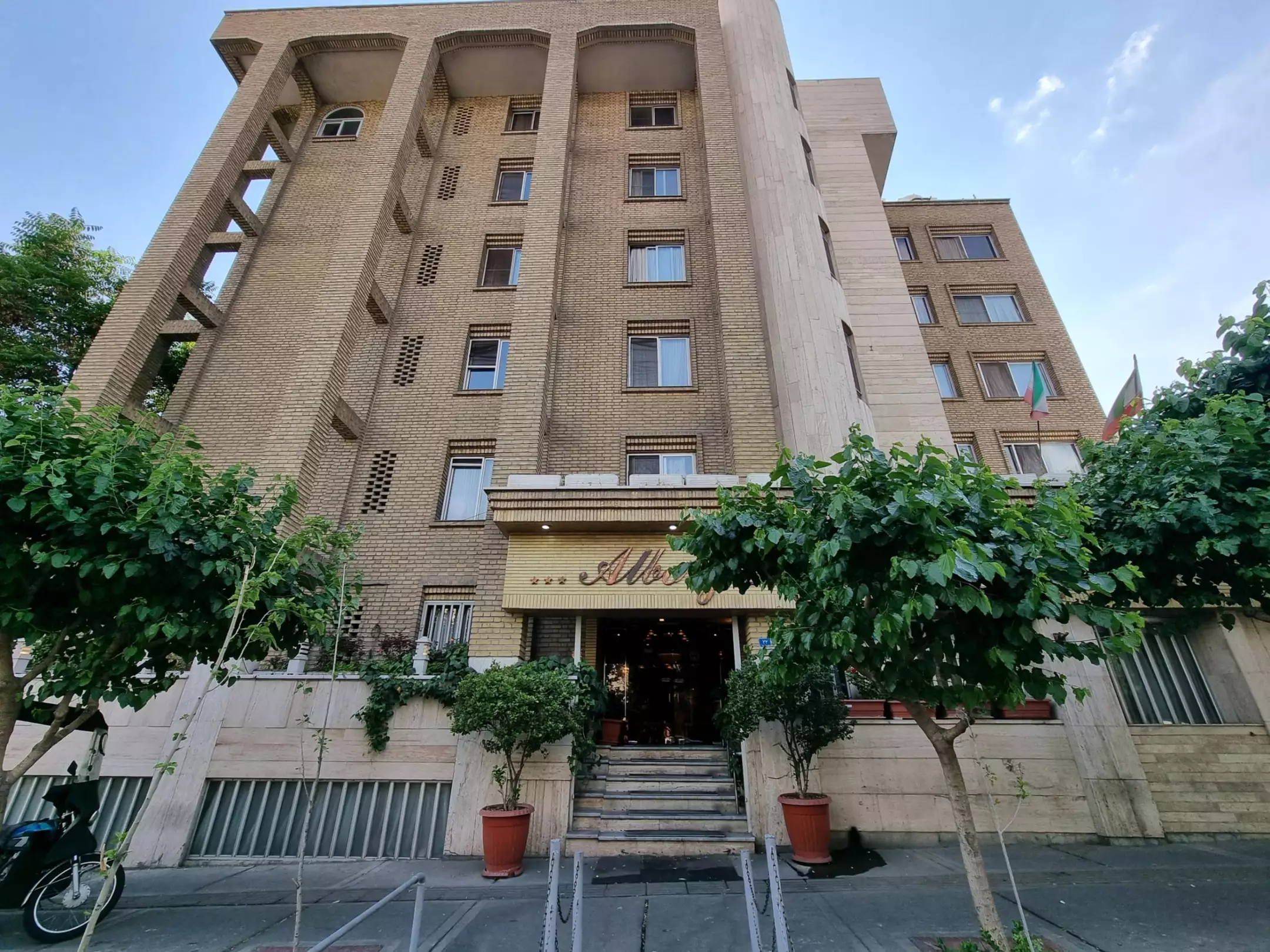 Alibaba https://cdn.alibaba.ir/ostorage/hotel-accommodation-images/67052161666674792fccc311_2023-06-21-dd48d81c-94e1-4c1e-8e0f-4899a992054a.webp