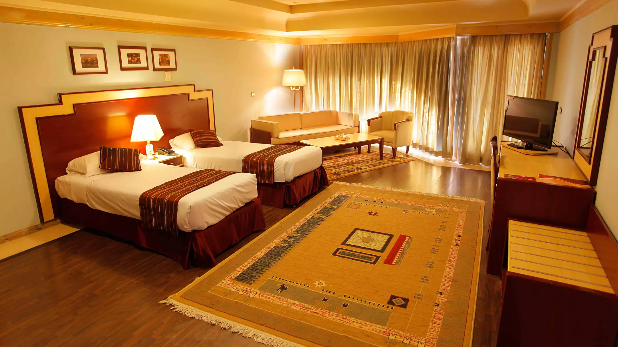 https://cdn.alibaba.ir/ostorage/hotel-accommodation-images/670529a0b347cc1bd8f4c1d0_2e18da56-6b86-4bc0-b145-2310c5344911_Tourist-Toos-Hotel-(3).webp